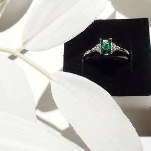 Sterling silver green stone ring
